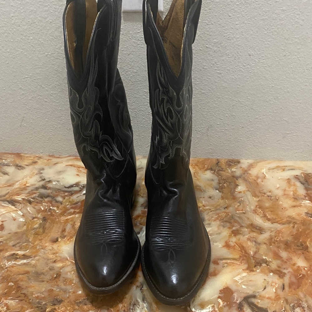 Tony Lama Black Cowboy Boots.Good condition